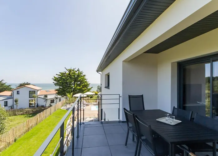 Gites Avec Piscine Chauffee Proche Plage. Jardin, Spa, Bbq, Wifi. Ch. Bebe Incluse - Fr-1-306-1209 Prefailles photo