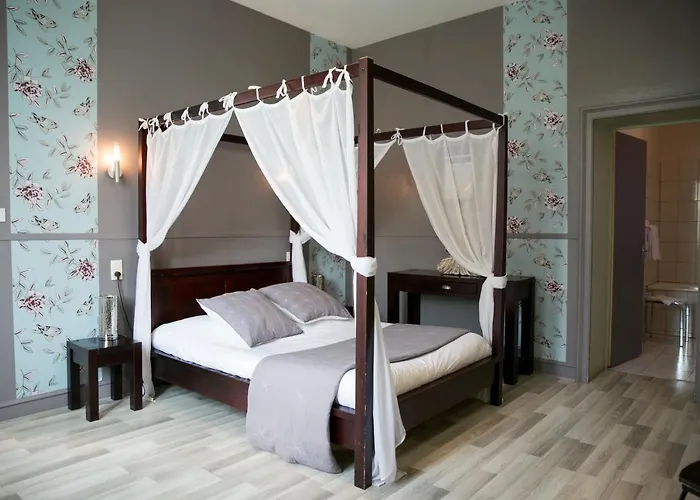 Logis Auberge De L'Ombree Combree photo