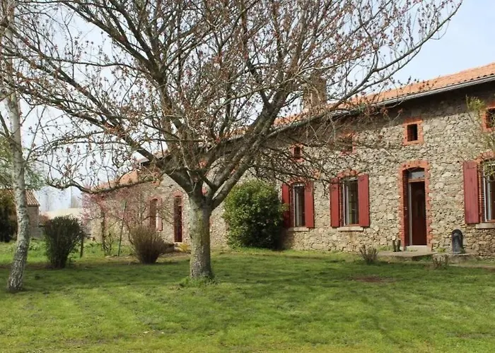 Photo de Gites dans le parc classé du Martreil Sainte-Christine 