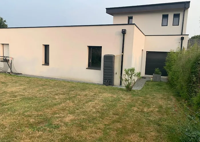 Maison Familiale Avec Piscine Grandchamp-des-Fontaines képek