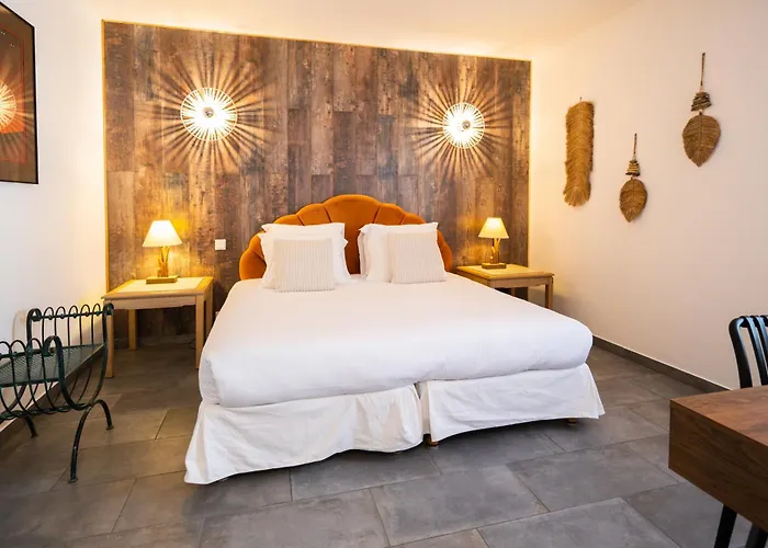 Hotel De La Briere Et Restaurant Les Krapados Saint-Lyphard photo