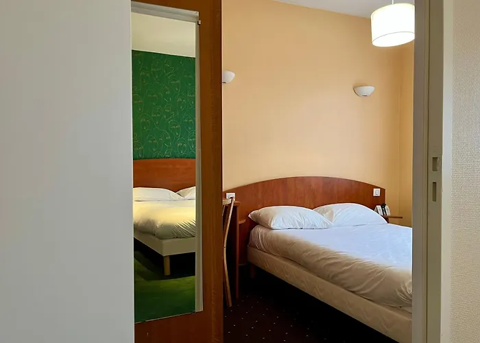 Logis Saint Louis Hotel La Suze-sur-Sarthe photo