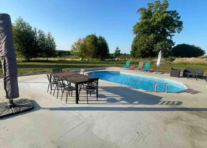 Grande Maison De Campagne Mezieres-sur-Ponthouinの写真