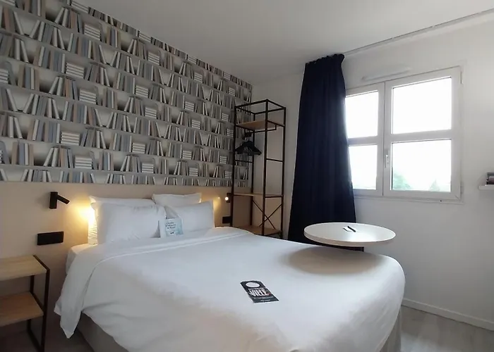 Kyriad Hotel La Fleche photo