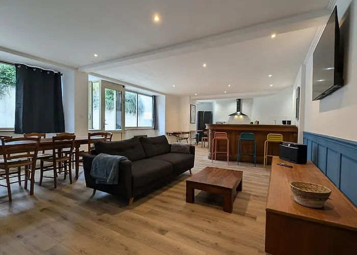 Grande Maison De Bourg Au Bord De La Riviere La Seguiniere foto