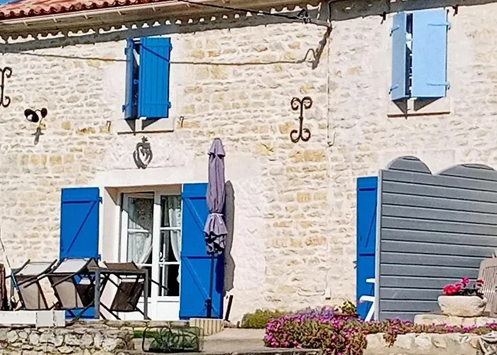 Marais Poitevin Gite Nature Et Serein Vue Imprenable Sur La Riviere Calme Absolu Ideal Pour Familles Couples Voyageurs La Taillee foto