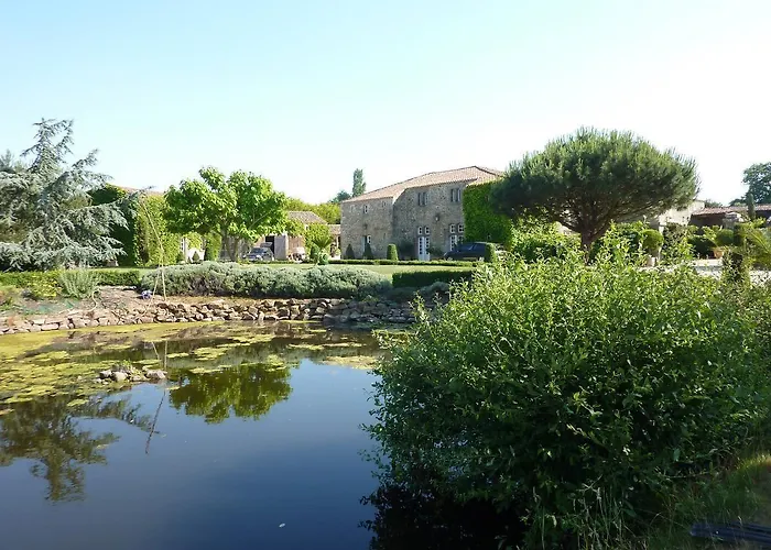 Фото Bed and Breakfast Logis De La Robliniere Landevieille