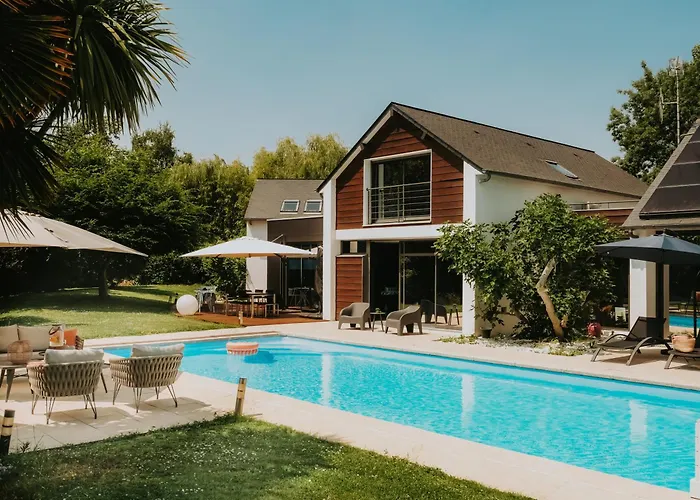 Bed and Breakfast Les Arbres Rouges Sucé Foto