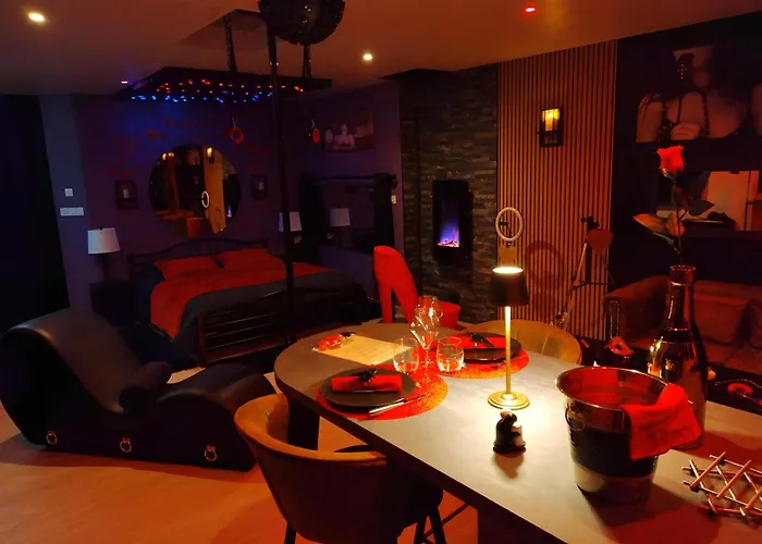 Фото Love Room, Gite 4 Etoiles, 50 Nuances Romantiques Villeneuve-en-Retz