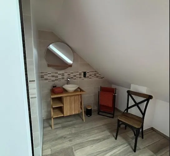 Gite Avec Piscine Interieure Jacuzzi Et Cinema Oisseau foto