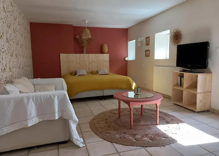 Studio 30 M2, 15 Minutes From Laval Bazougers φωτογραφία
