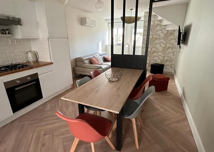 Maison 2 Chambres Et Un Jardin Le Bourgneuf-la-Foret képek