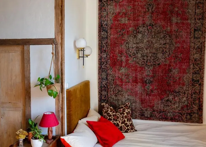 foto di proche du Mans chambre cosy dans maison petit déj Souligne-sous-Ballon