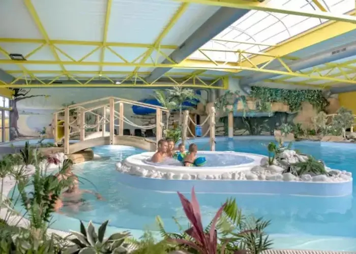 Photo de ZEcamping 5 familial parc aquatique locatif TV BBQ clim 32m2 Saint-Jean-dʼOrbetiers