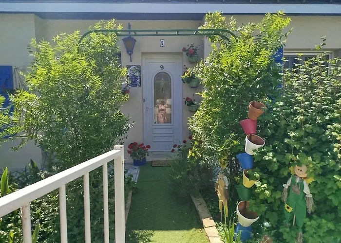 Maison Fleurie Longué Foto